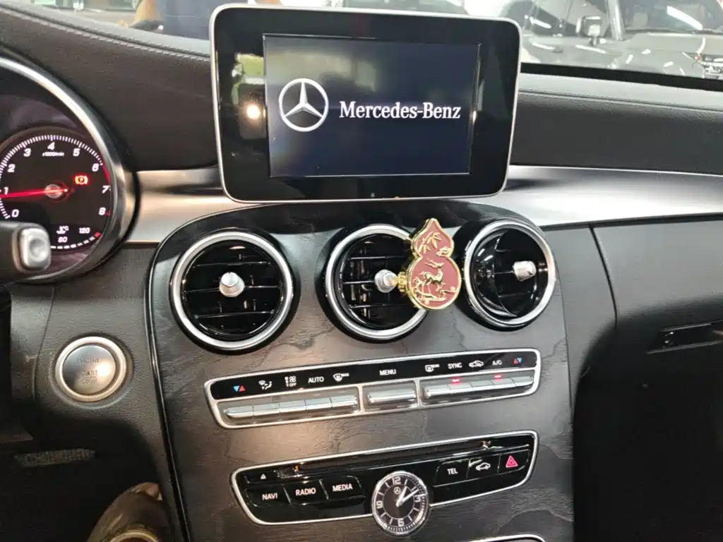 Mercedes-Benz C-Class — миниатюра 13