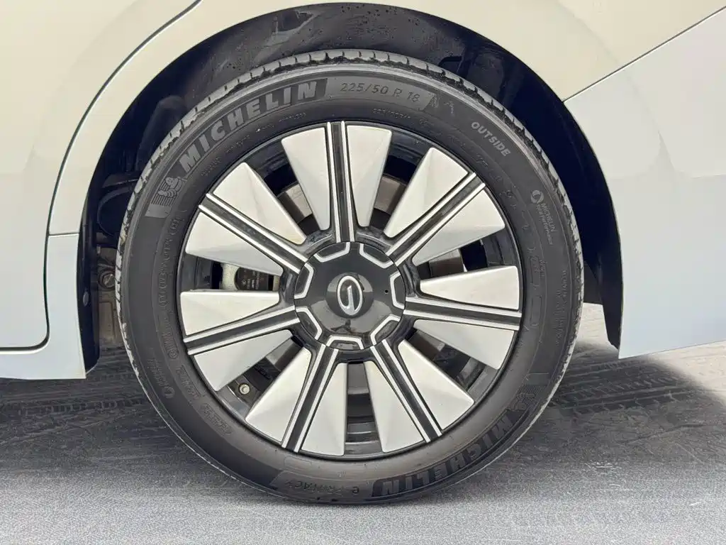 GAC Motor 传祺E8 PHEV — миниатюра 23