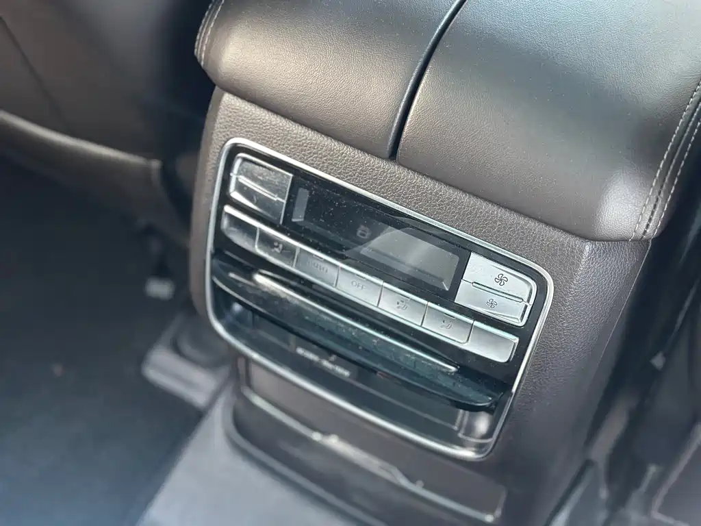 Roewe RX8 — миниатюра 10