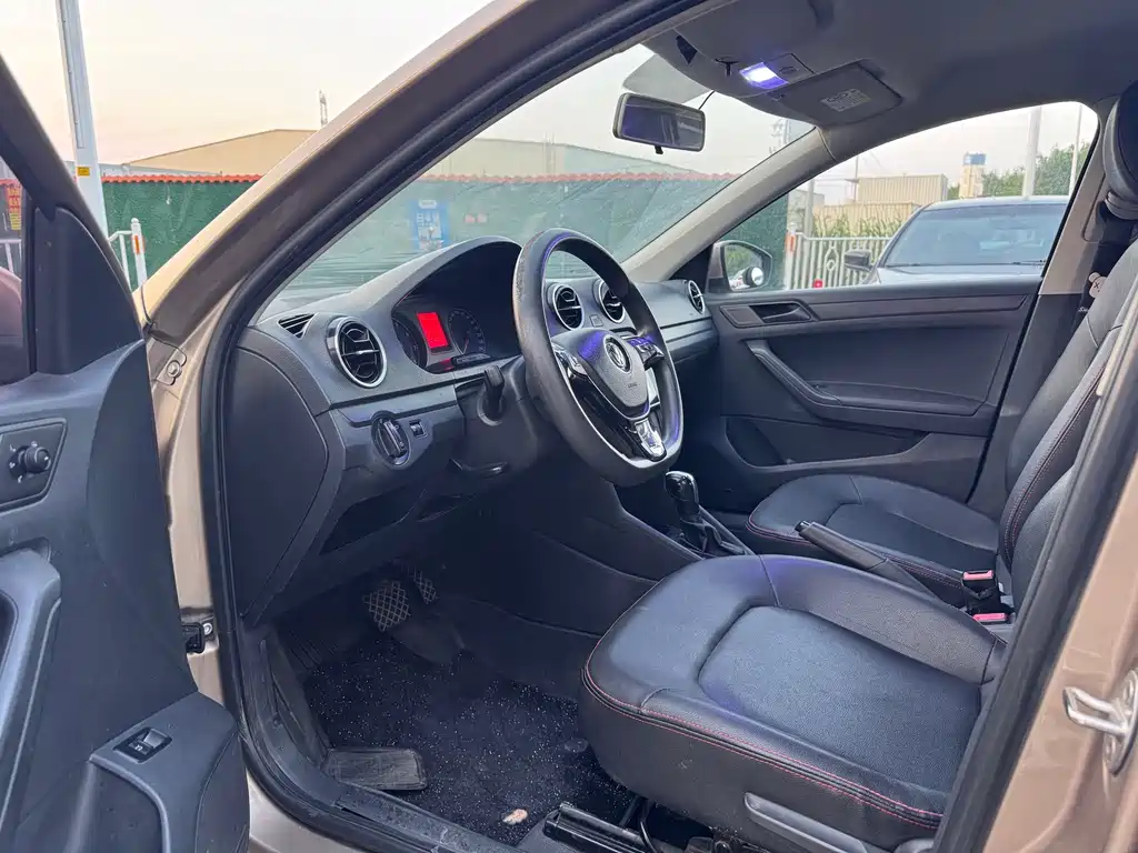 Volkswagen Jetta — миниатюра 4