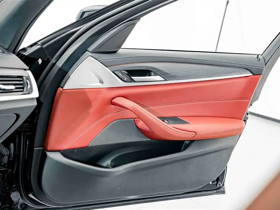 BMW 5 Series New Energy — миниатюра 13