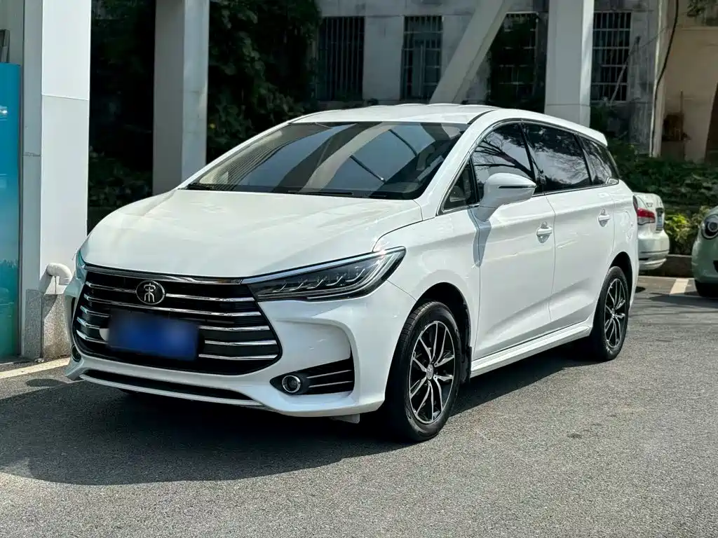 BYD MAX — миниатюра 2