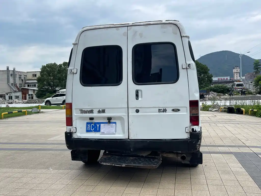 Ford Transit Classic — миниатюра 6
