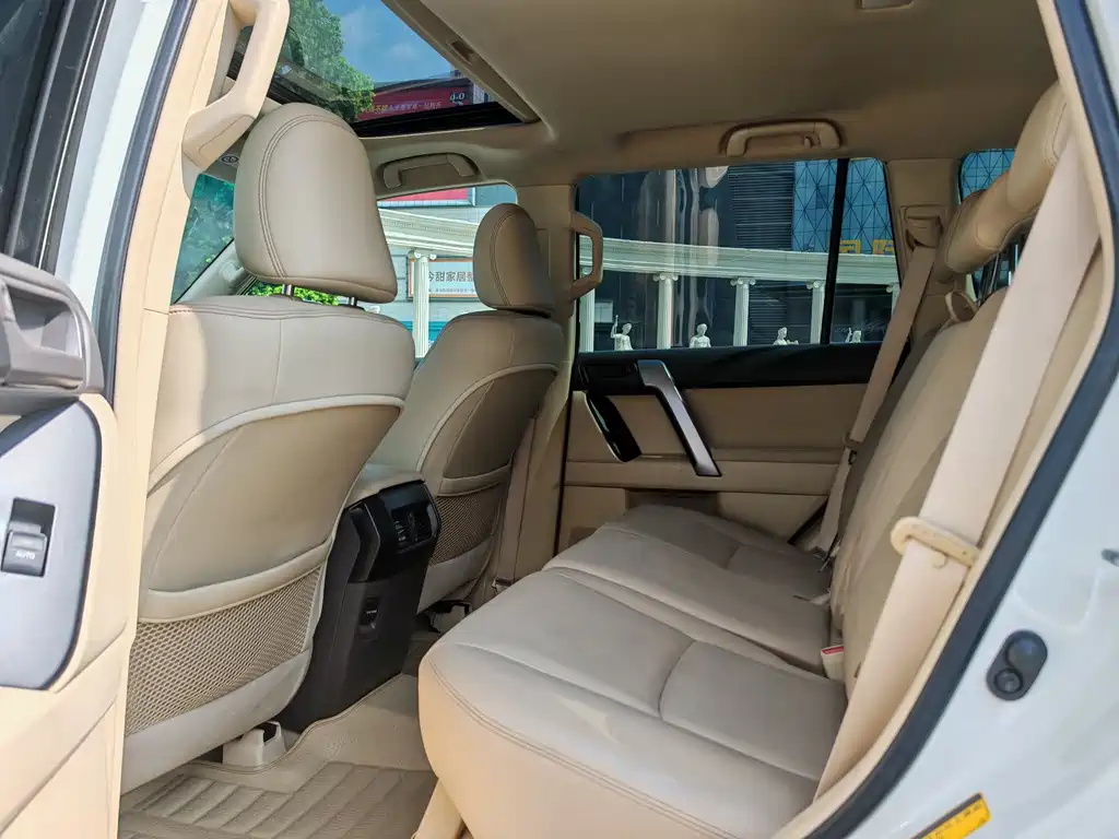 Toyota Land Cruiser Prado 2015 2.7L AT Luxury