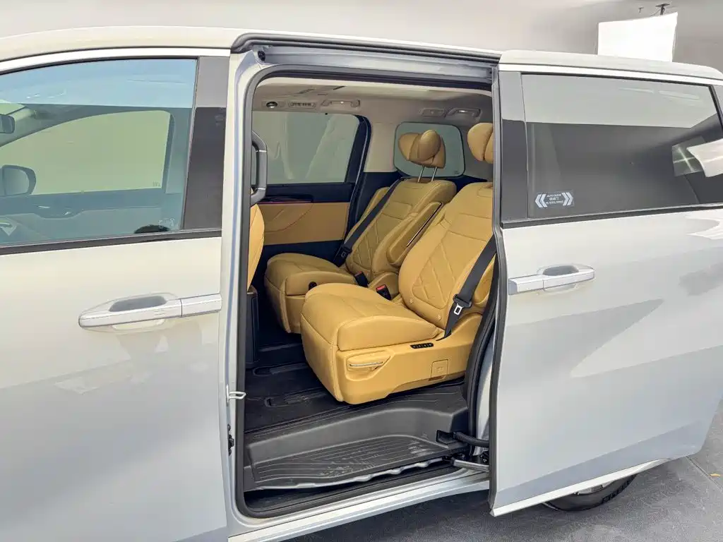 GAC Motor 传祺E8 PHEV — миниатюра 20
