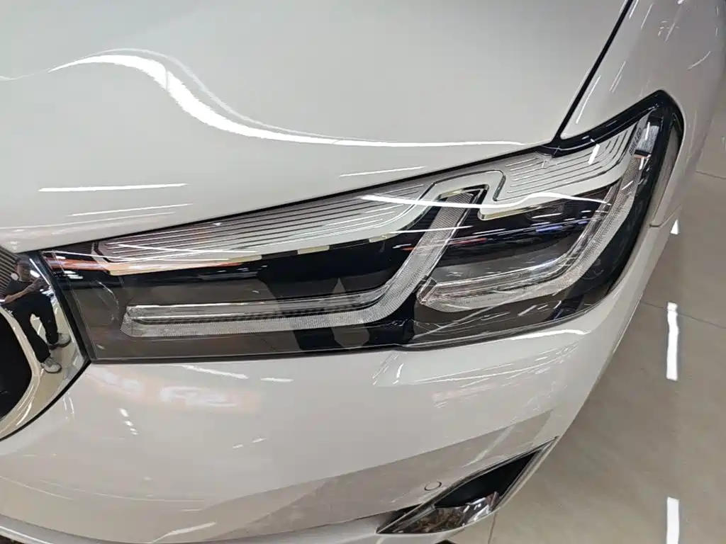 BMW 5 Series — миниатюра 24