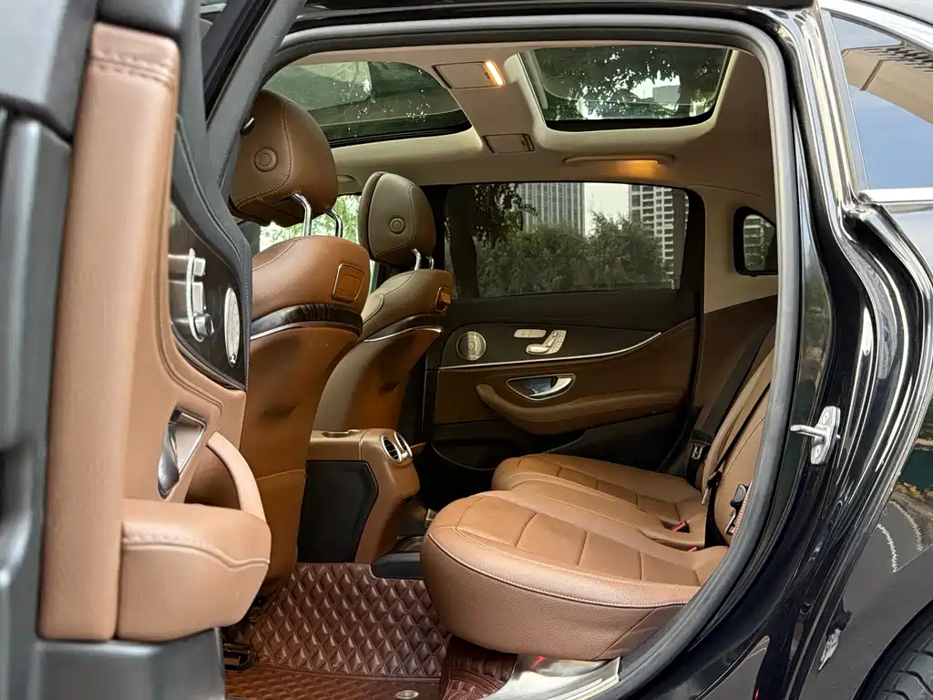Mercedes-Benz E-Class — миниатюра 9