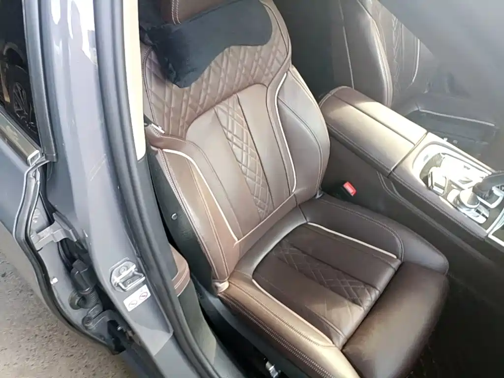 BMW 7 Series — миниатюра 25