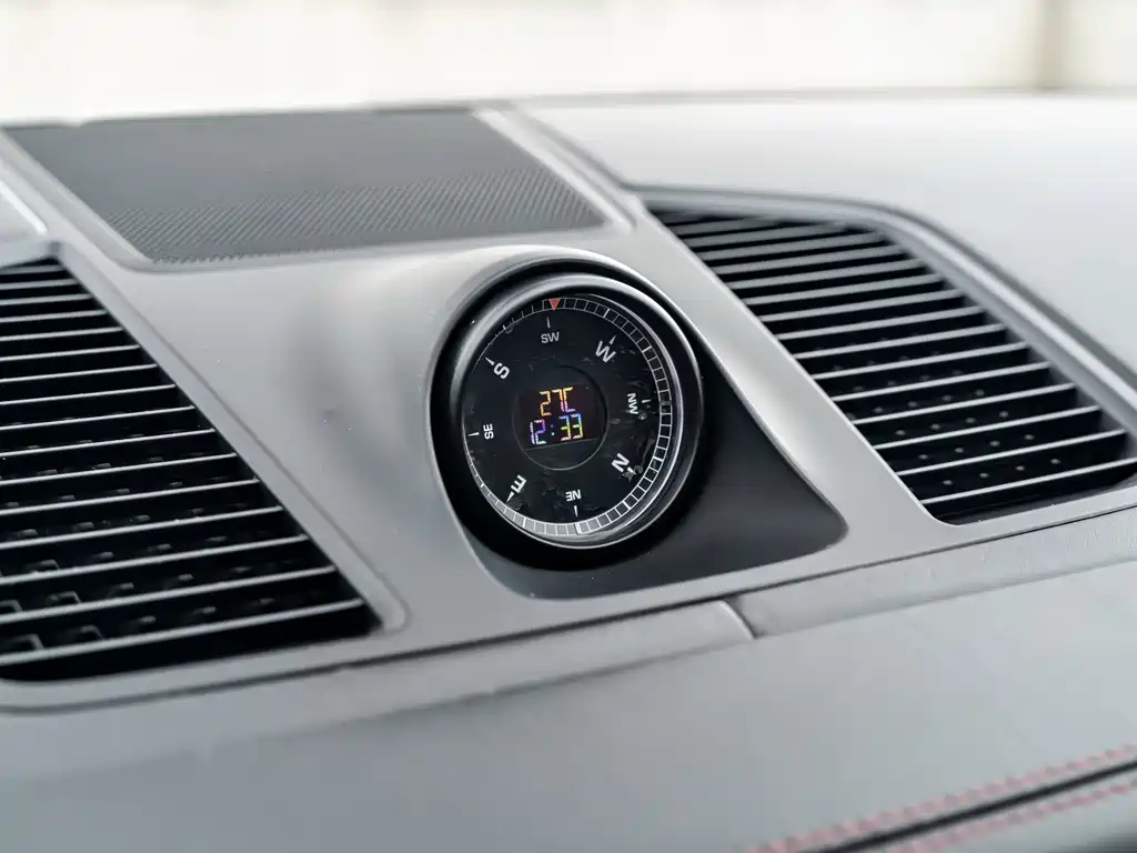 Porsche Cayenne — миниатюра 17