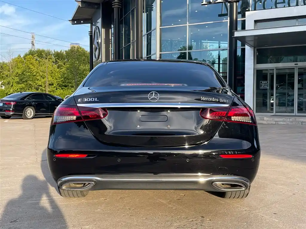 Mercedes-Benz E-Class — миниатюра 5