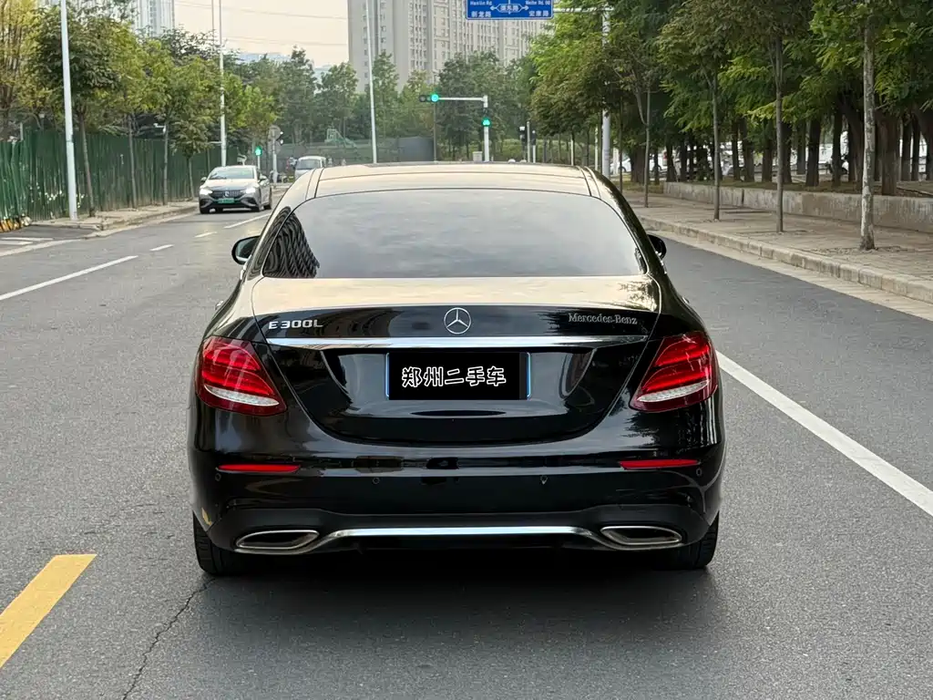Mercedes-Benz E-Class — миниатюра 5