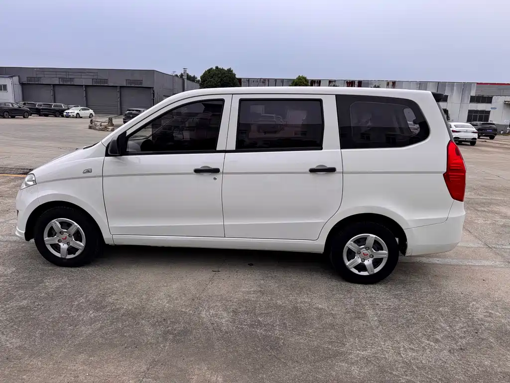 Wuling Hongguang — миниатюра 5