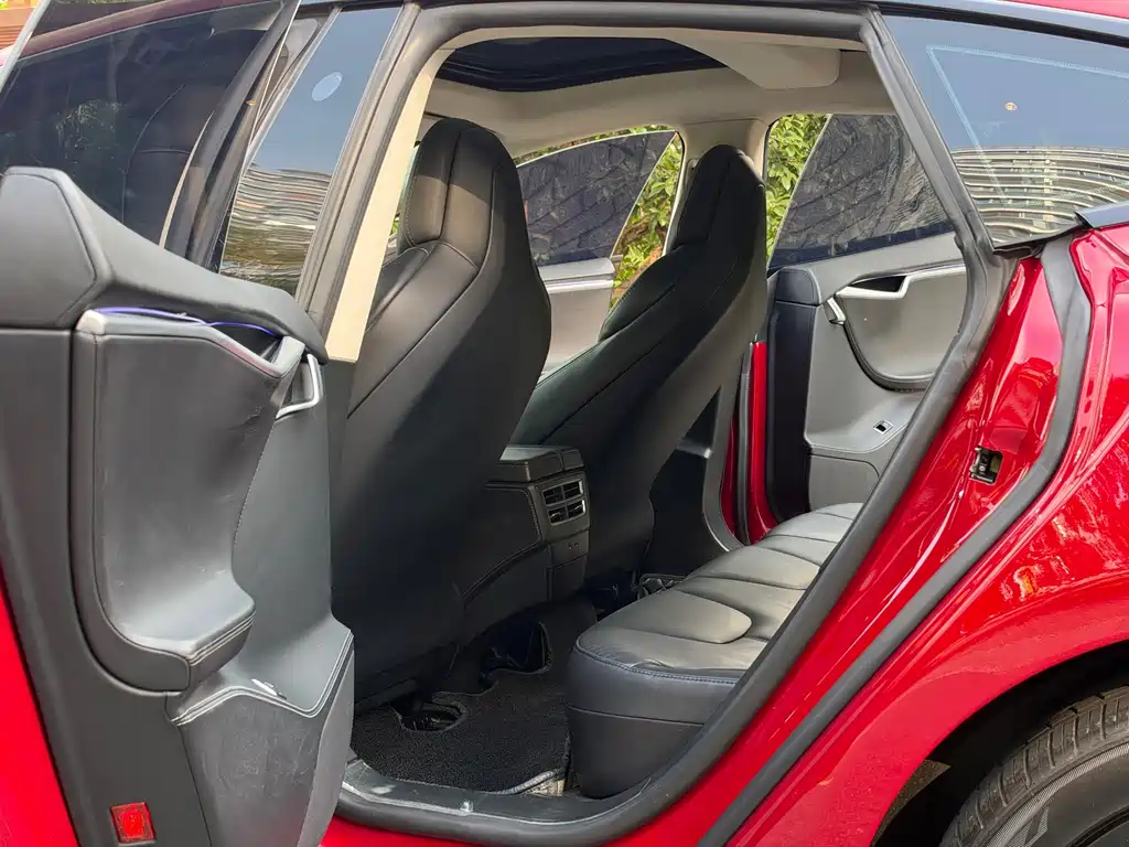 Tesla Model S — миниатюра 10