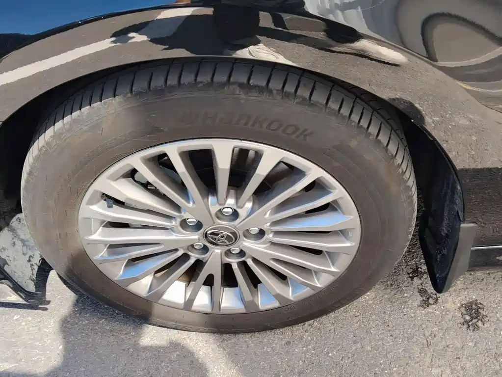 Toyota Camry — миниатюра 5