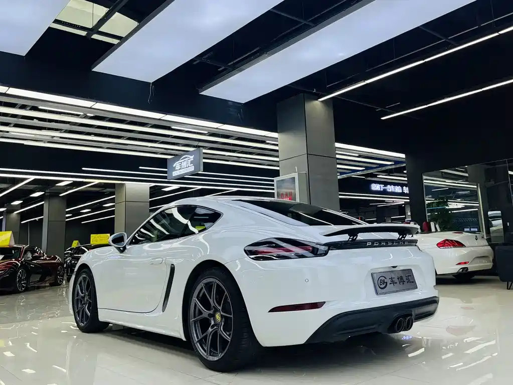 PORSCHE 718