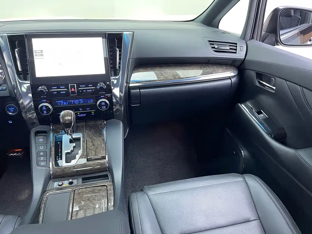 Toyota Alphard — миниатюра 5