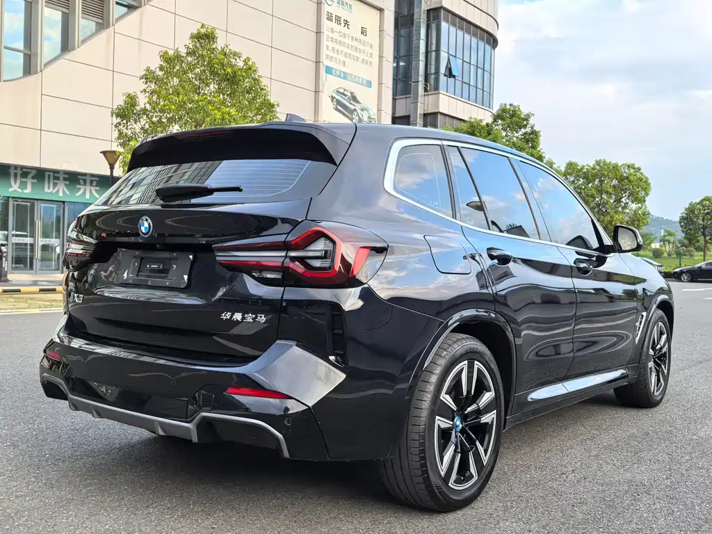 BMW iX3 — миниатюра 17
