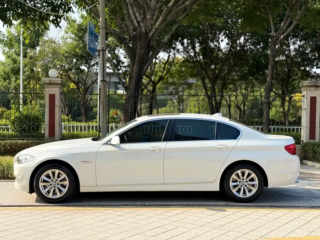 BMW 5 Series — миниатюра 7