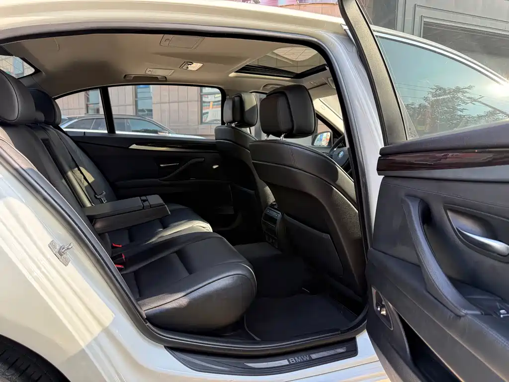 BMW 5 Series — миниатюра 21