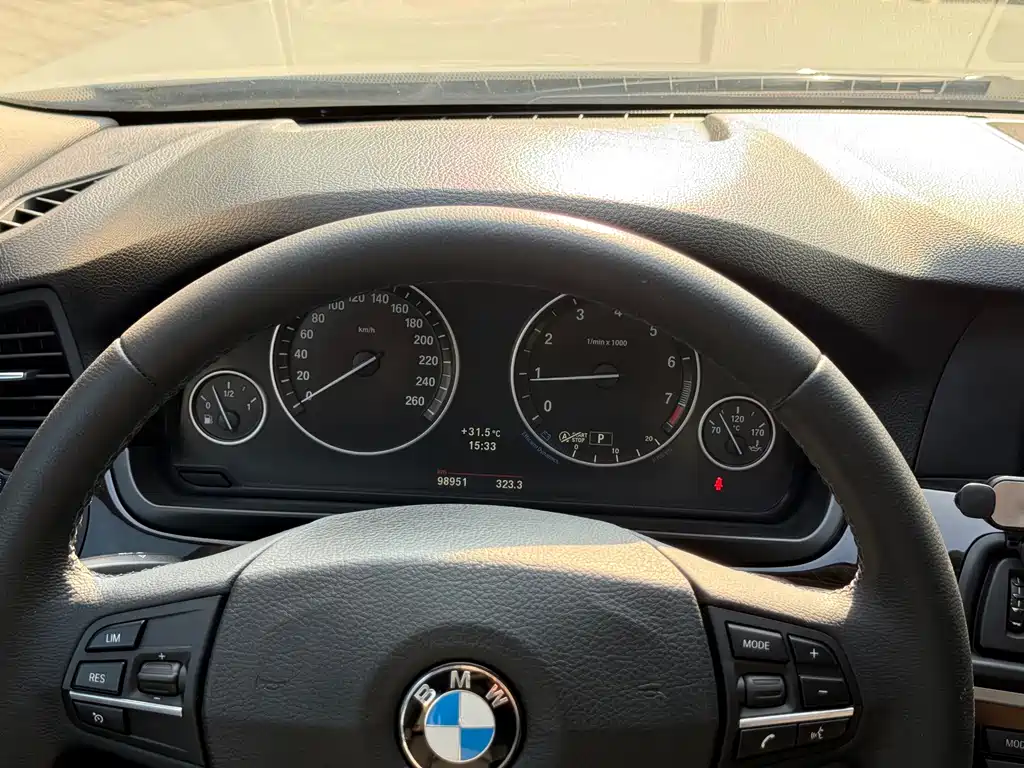 BMW 5 Series — миниатюра 27