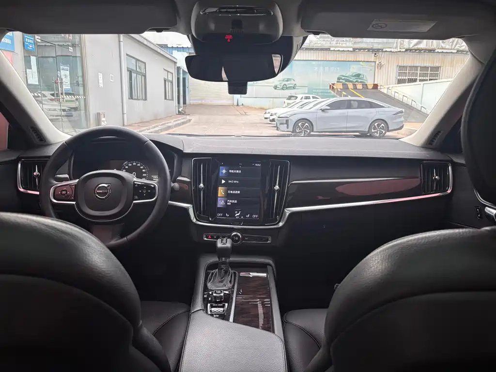Volvo S90 — миниатюра 5