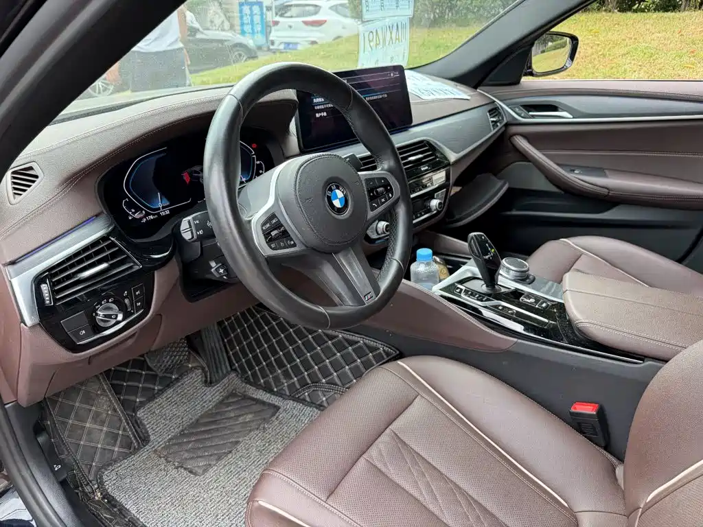 BMW 5 Series New Energy — миниатюра 7