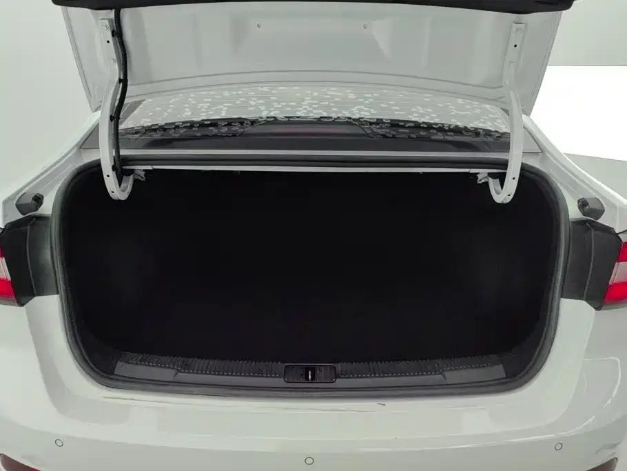 Roewe i5 — миниатюра 4