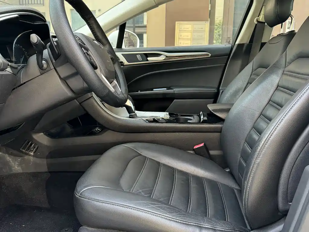 Ford Mondeo 2013 2.0L GTDi200 Fashion