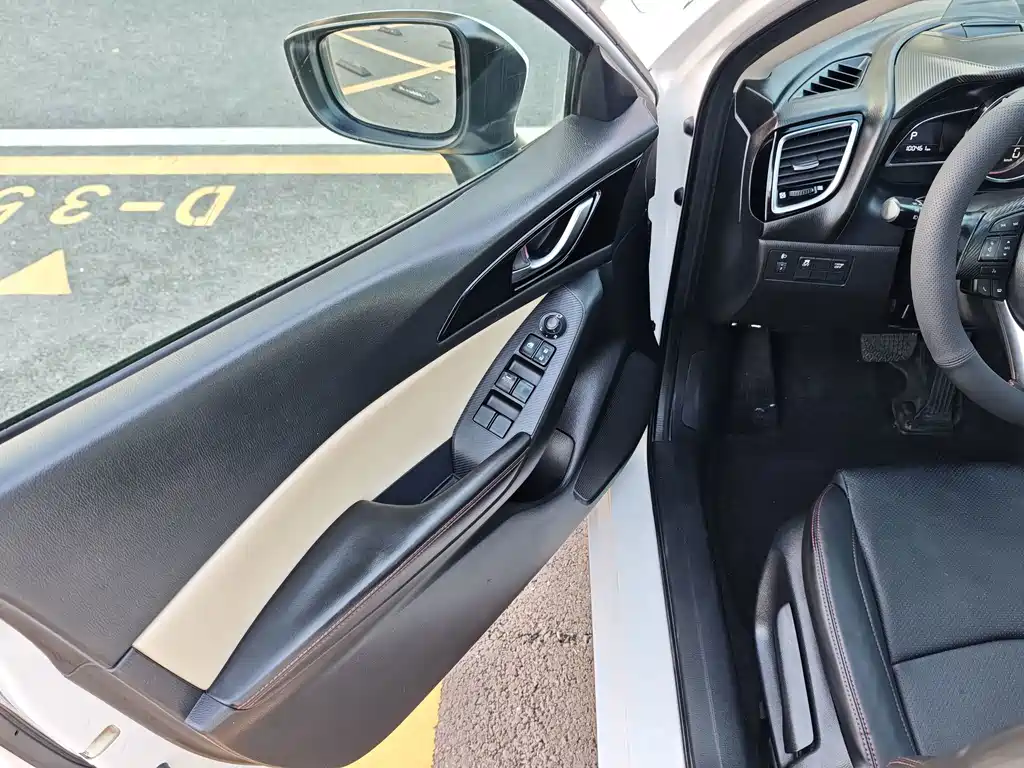 Mazda 3 Axela — миниатюра 11