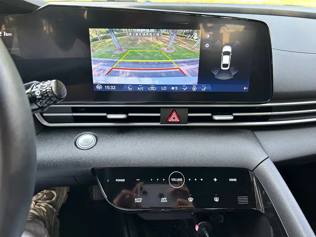 Hyundai Elantra — миниатюра 13
