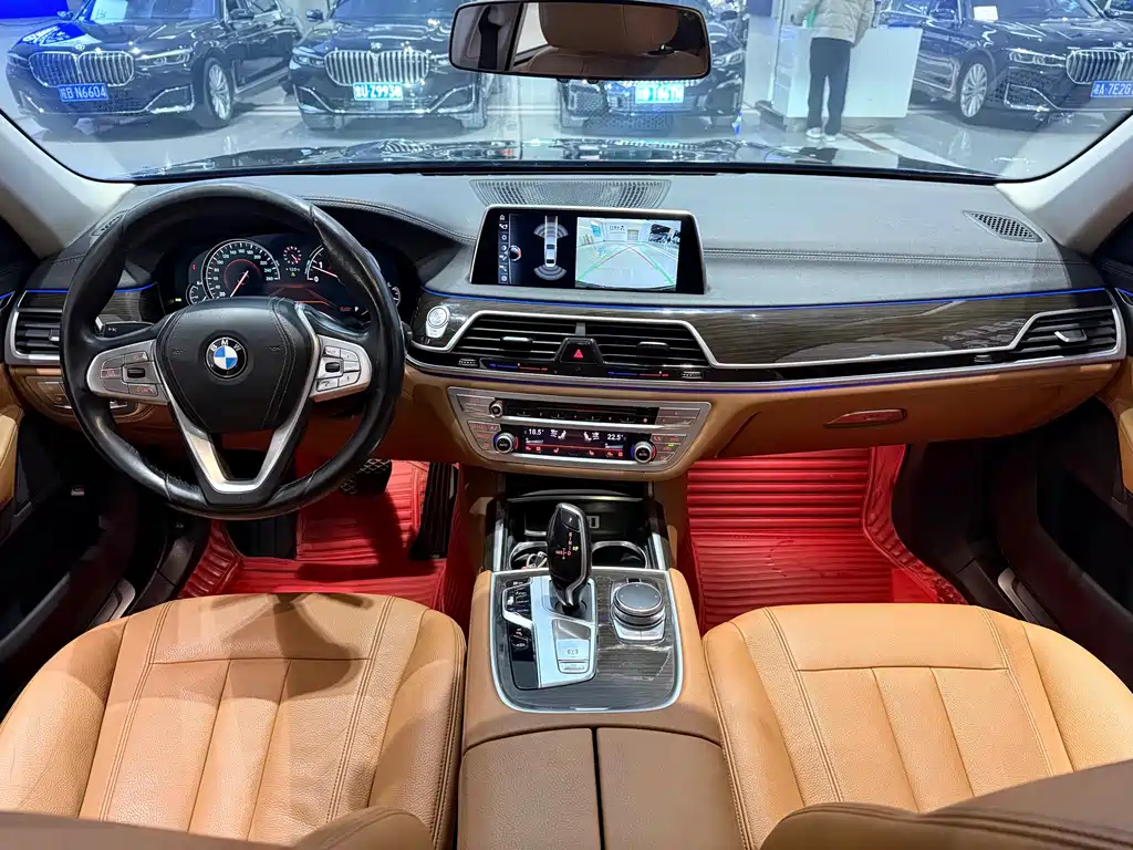 BMW 7 Series — миниатюра 10