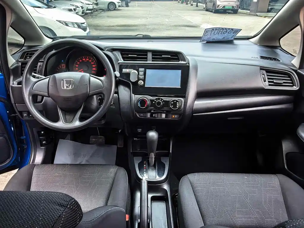 Honda Fit — миниатюра 6