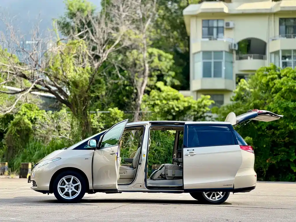 Toyota Previa — миниатюра 18