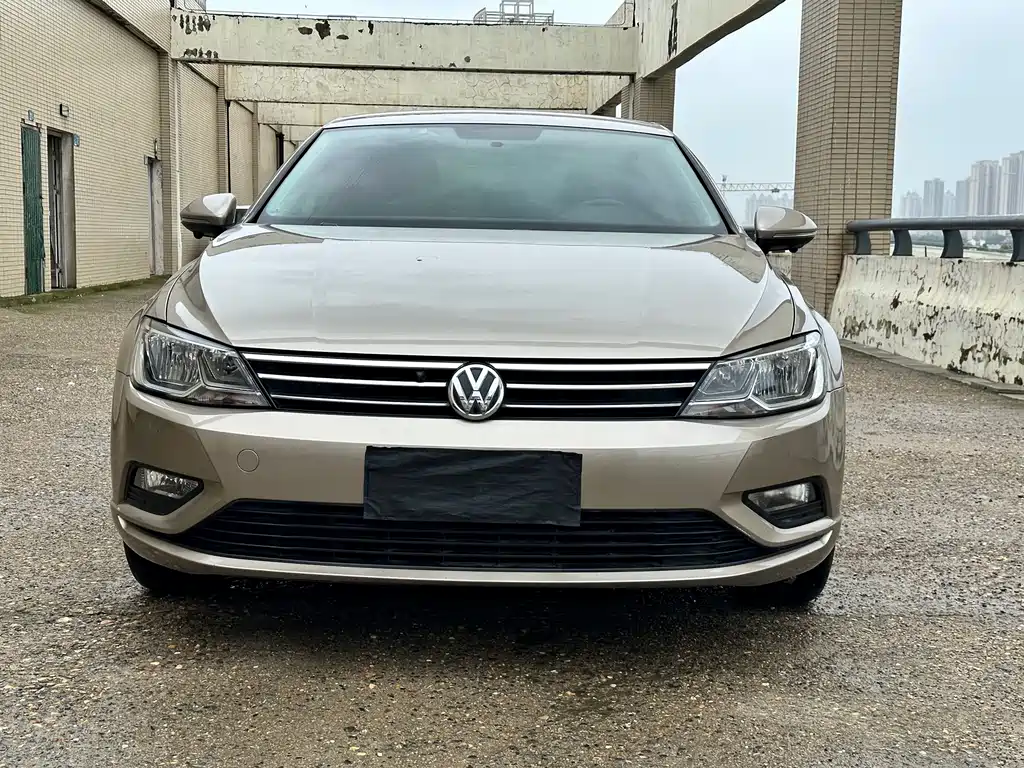 Volkswagen Lamando 2015 230TSI DSG