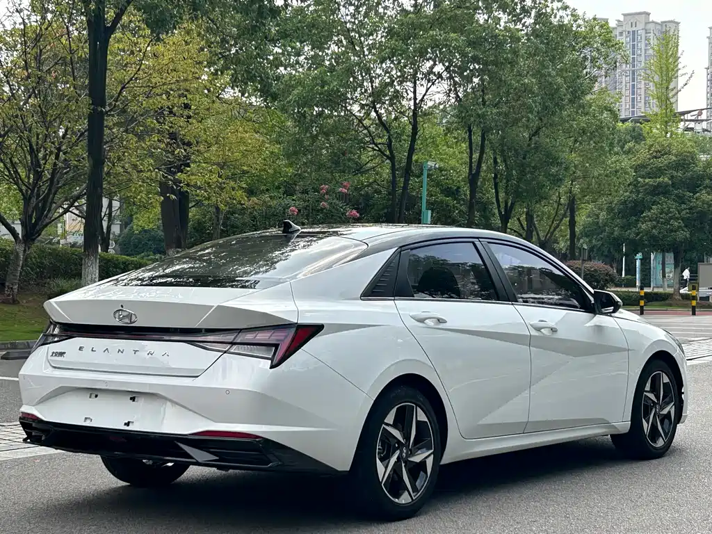 Hyundai Elantra — миниатюра 8