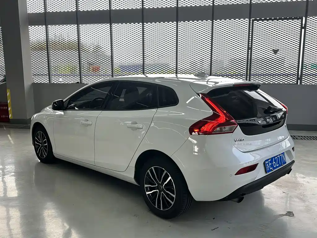 Volvo V40 — миниатюра 10