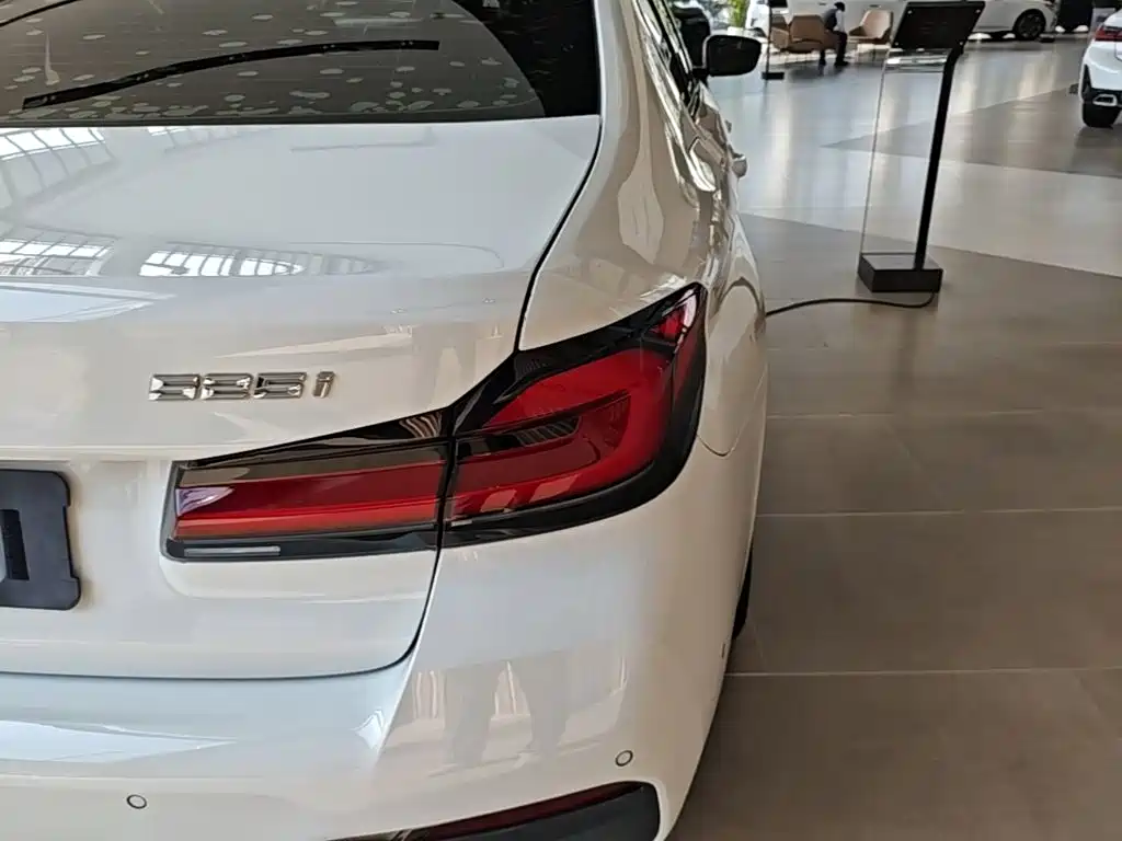BMW 5 Series (Import) — миниатюра 8