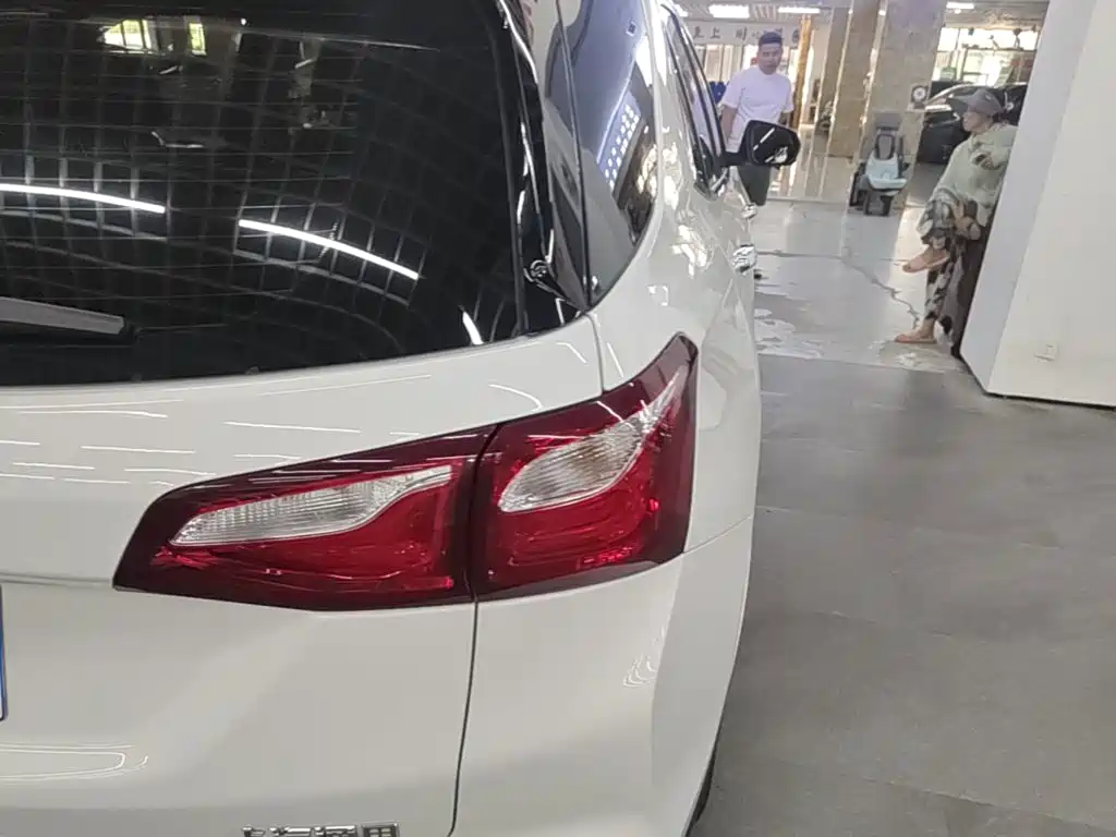 Chevrolet Equinox — миниатюра 8