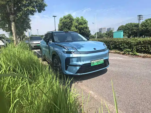 2025 Lynk & Co 08