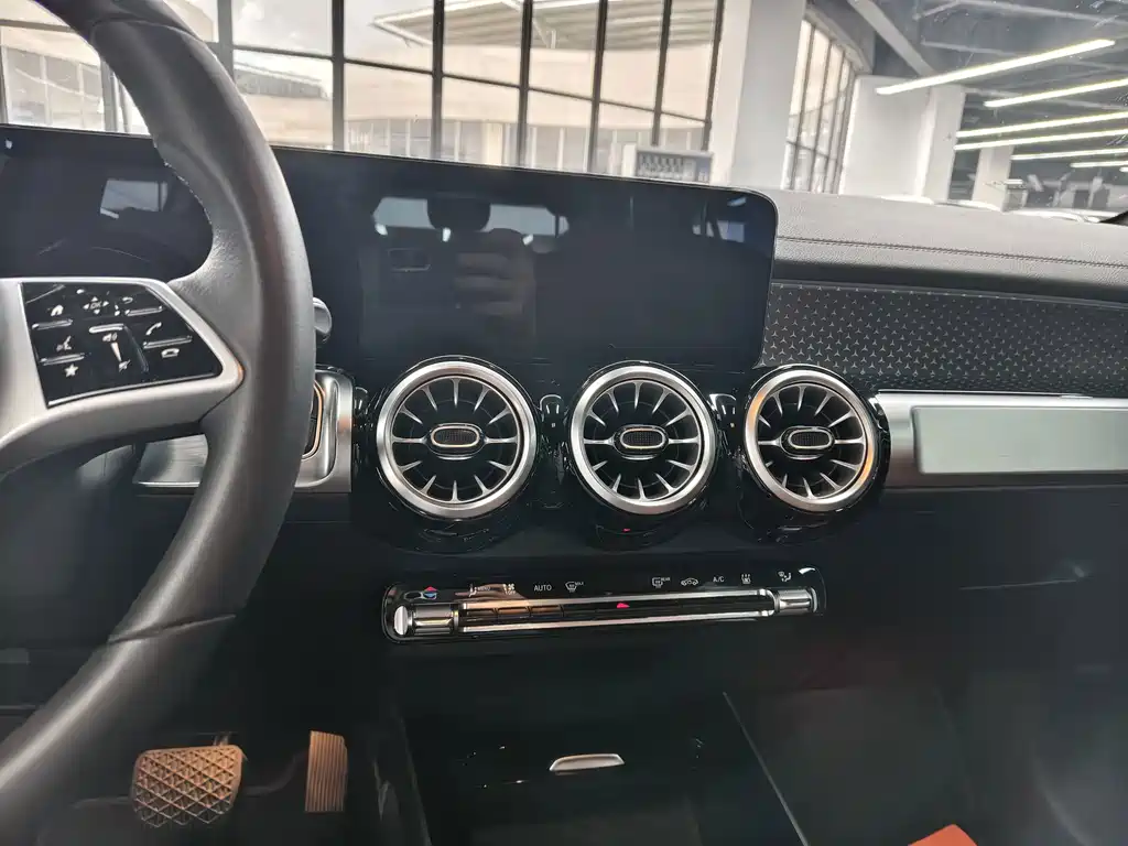Mercedes-Benz EQB — миниатюра 7