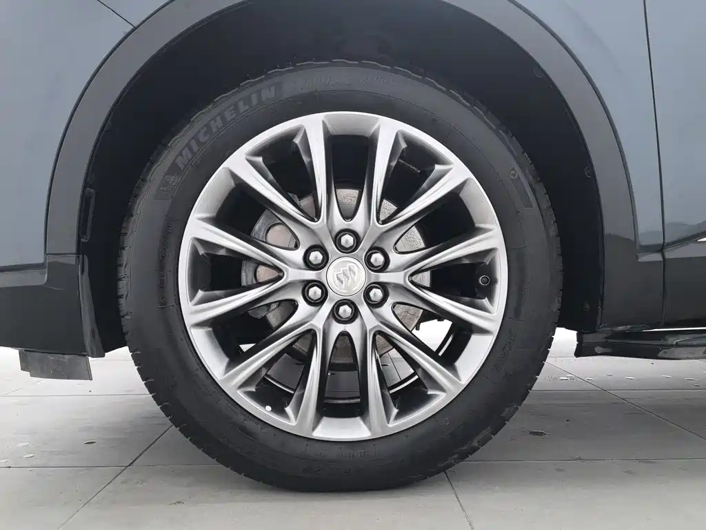 Buick Enclave — миниатюра 17