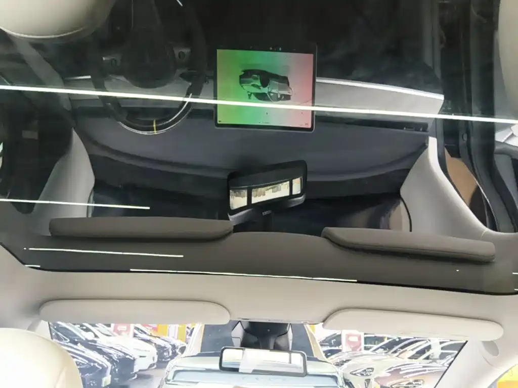 Tesla Model Y — миниатюра 18
