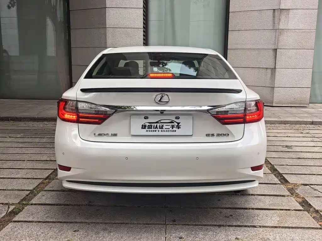 Lexus ES 2017 200 30