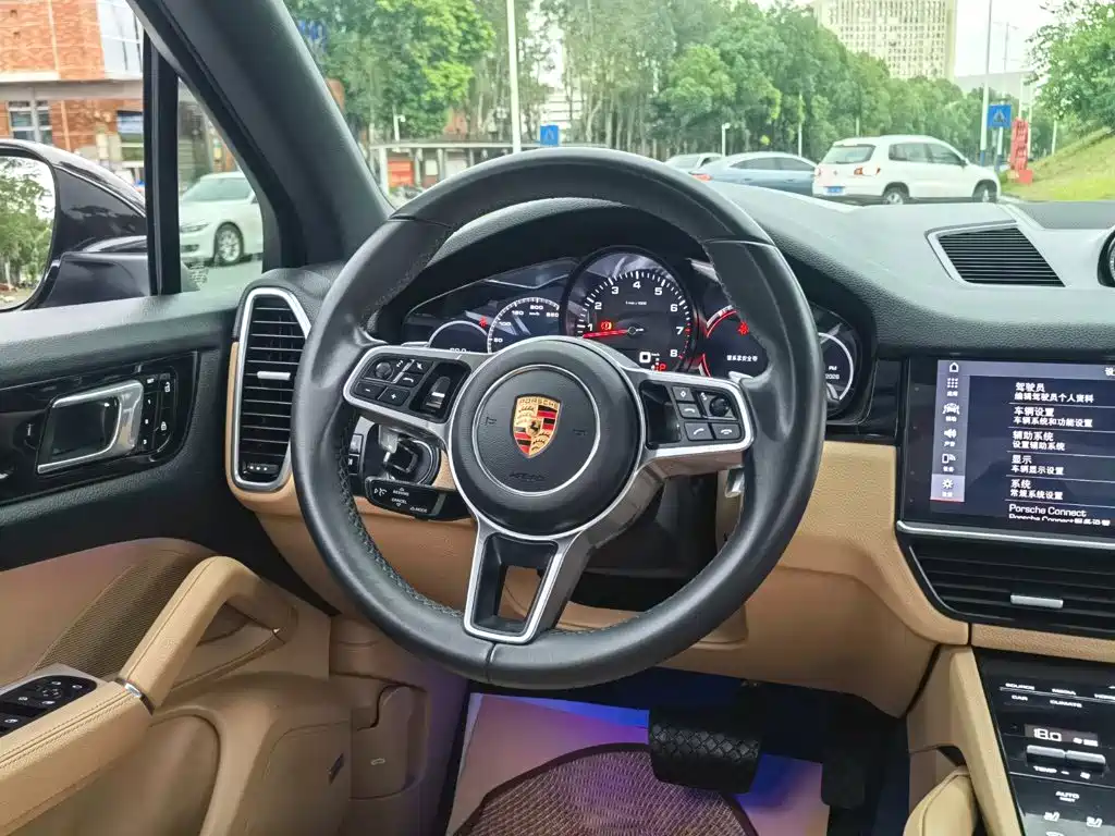 Porsche Cayenne — миниатюра 12