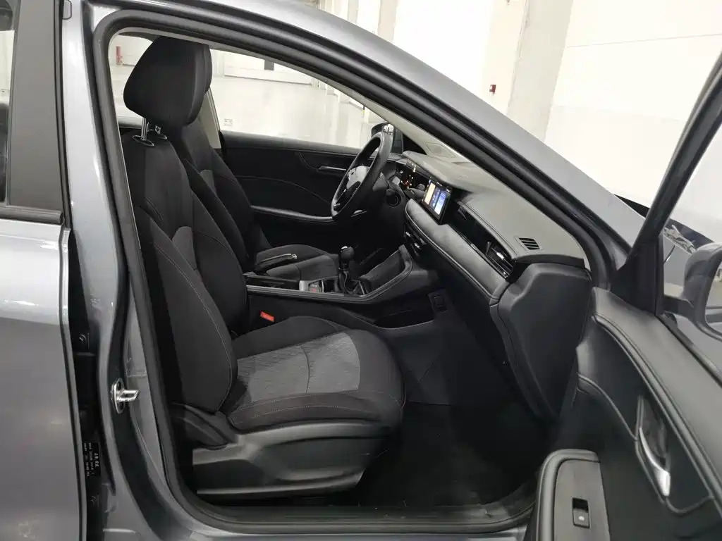 Roewe i5 — миниатюра 23