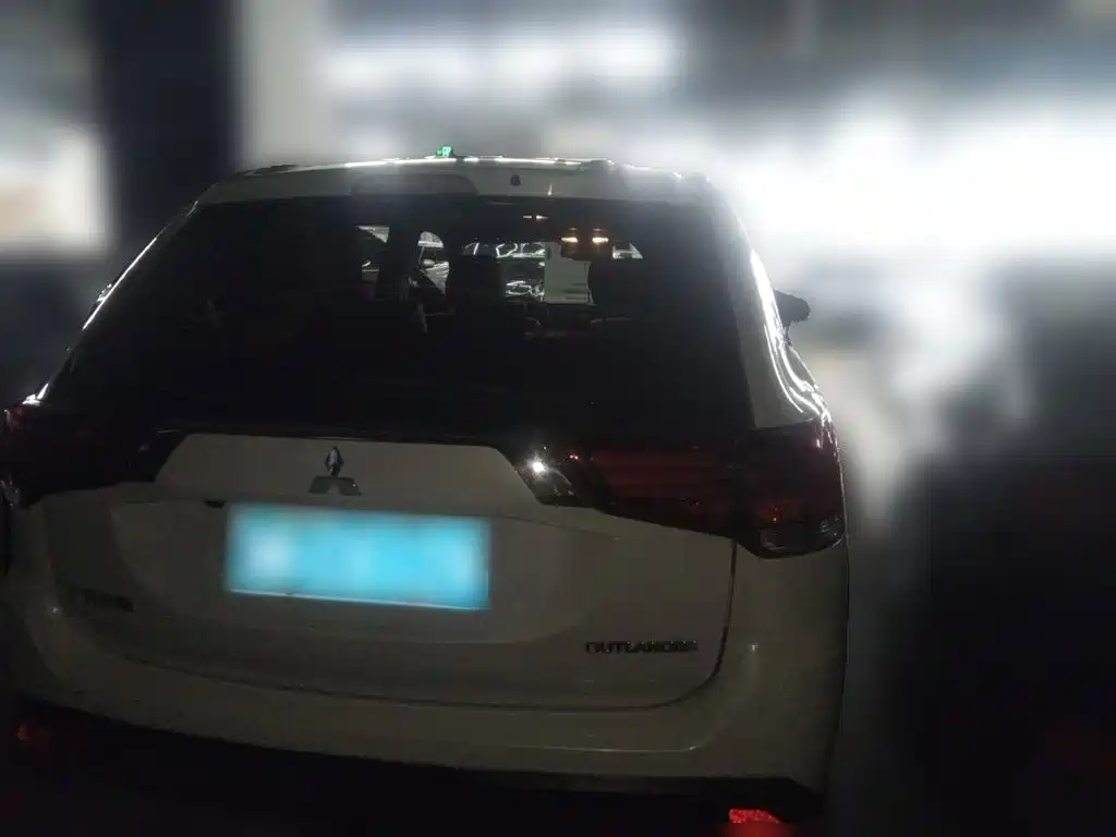 Mitsubishi Outlander — миниатюра 6