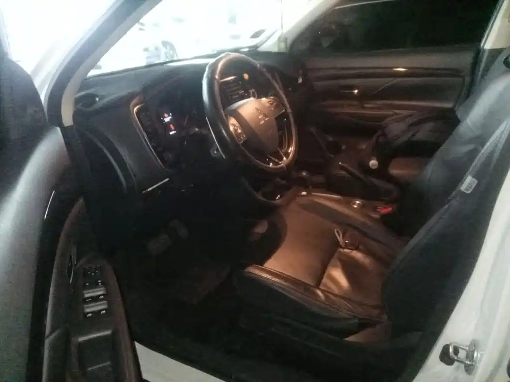 Mitsubishi Outlander — миниатюра 17