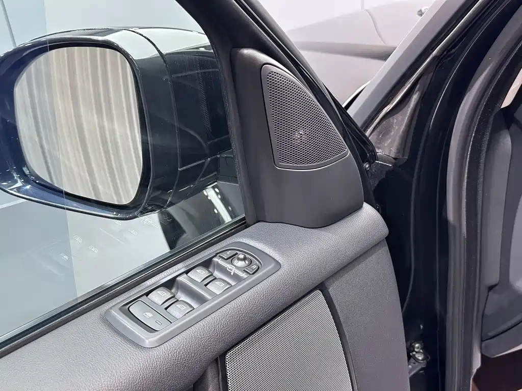 Land Rover Discovery — миниатюра 9