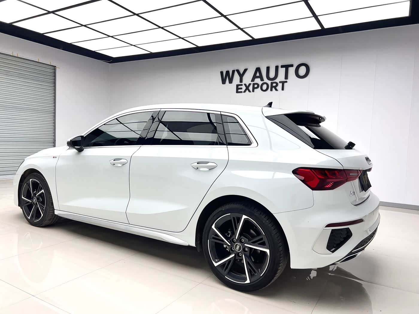 Audi A3 1.4 л 2023 г. Белый, пробег 13000 км