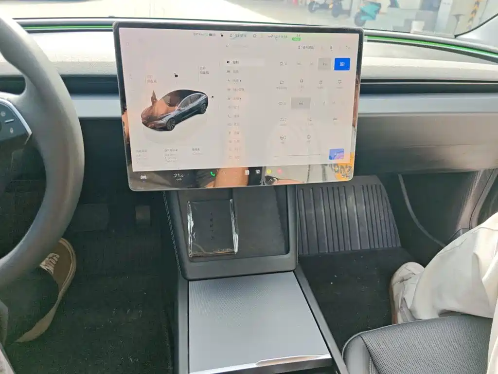 Tesla Model 3 — миниатюра 14